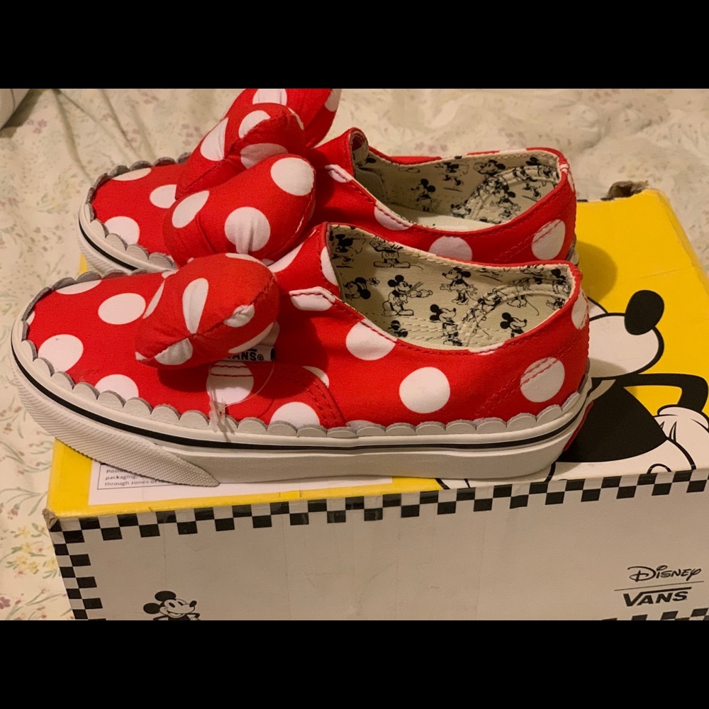NWT kids Disney Minnie Mouse vans.
